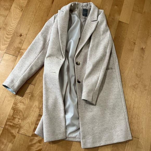 Cream coat - Picture 2 of 5